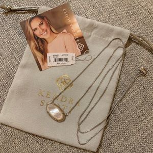 Kendra Scott Delaney Pendant in Ivory Mother-of-Pearl